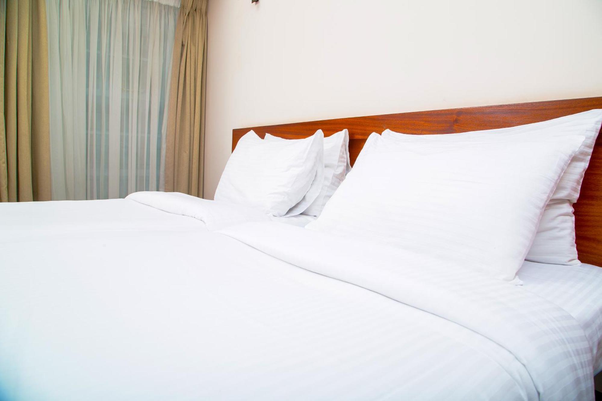 Batians 3* Nairobi